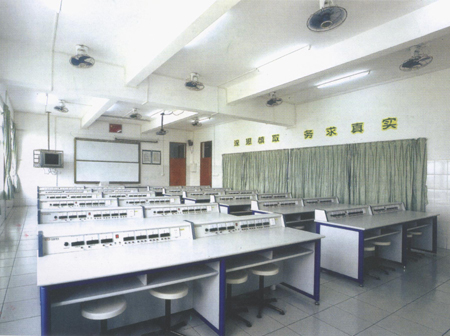 豪華電學實驗室
